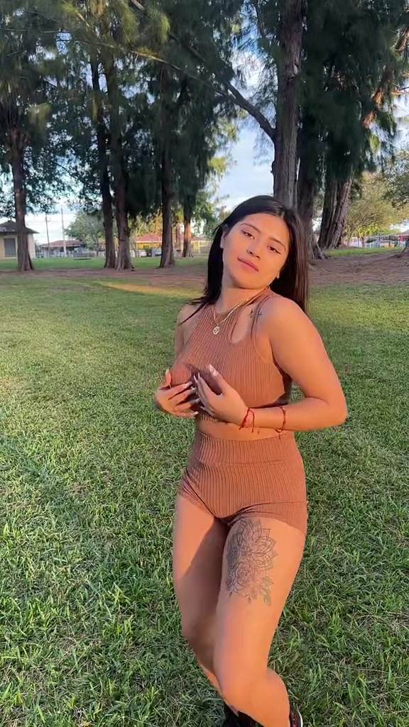 Katerinevz dance show bigtits hot