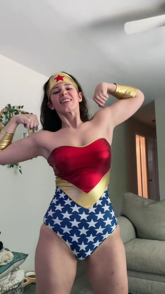 Nikki Woods cosplay so sexy