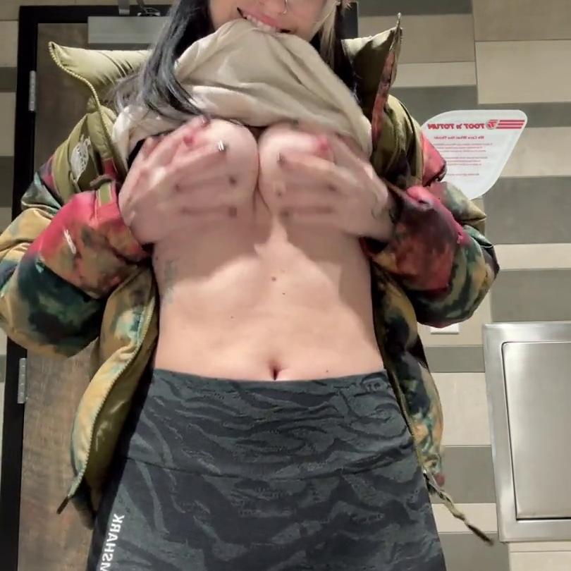 PeachJars Tits Tease in Bathroom Video Leaked