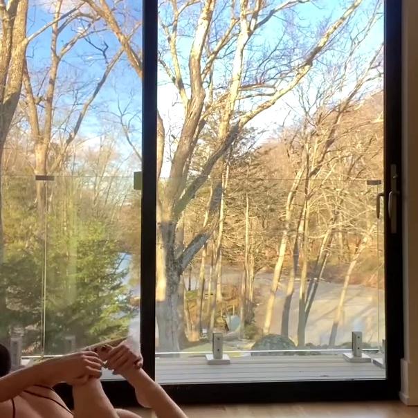 Ashley Tervort Sexy Swimsuit Yoga Video Leaked