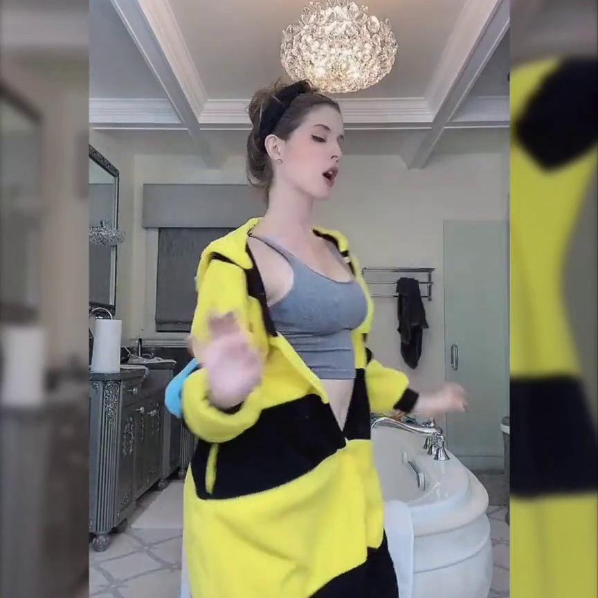 Amanda Cerny Nude Nip Slip While Striptease Video Leaked
