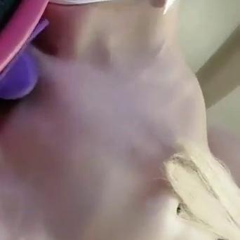 Katyuska Moonfox Leaked Porn Rides a Symbian Machine Video