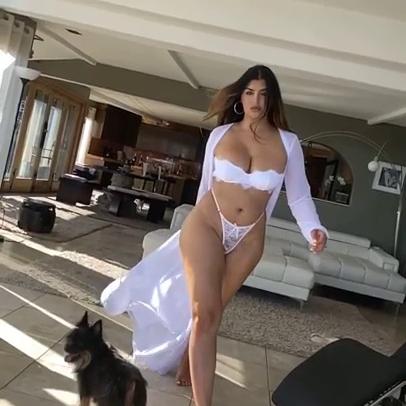 Emira Foods Nude Leaked Falling into Daydream Video