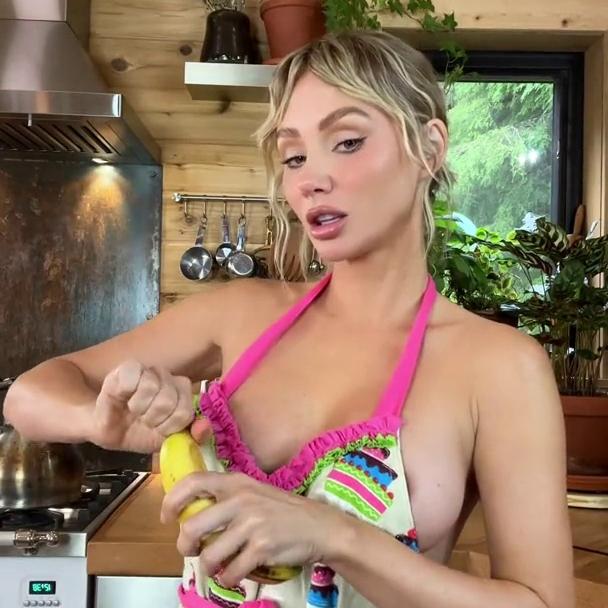 Sara Jean Underwood Banana Suck Video Leaked